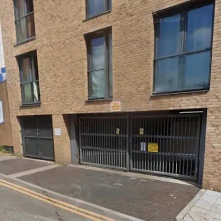 Cosy Arcadian Centre - Free Parking Apartman